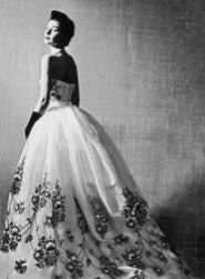 Uno degli abiti della collezione "Separates"(1952), quello che sarà poi indossato da Audrey Hepburn in "Sabrina" (1954). © Givenchy Archives